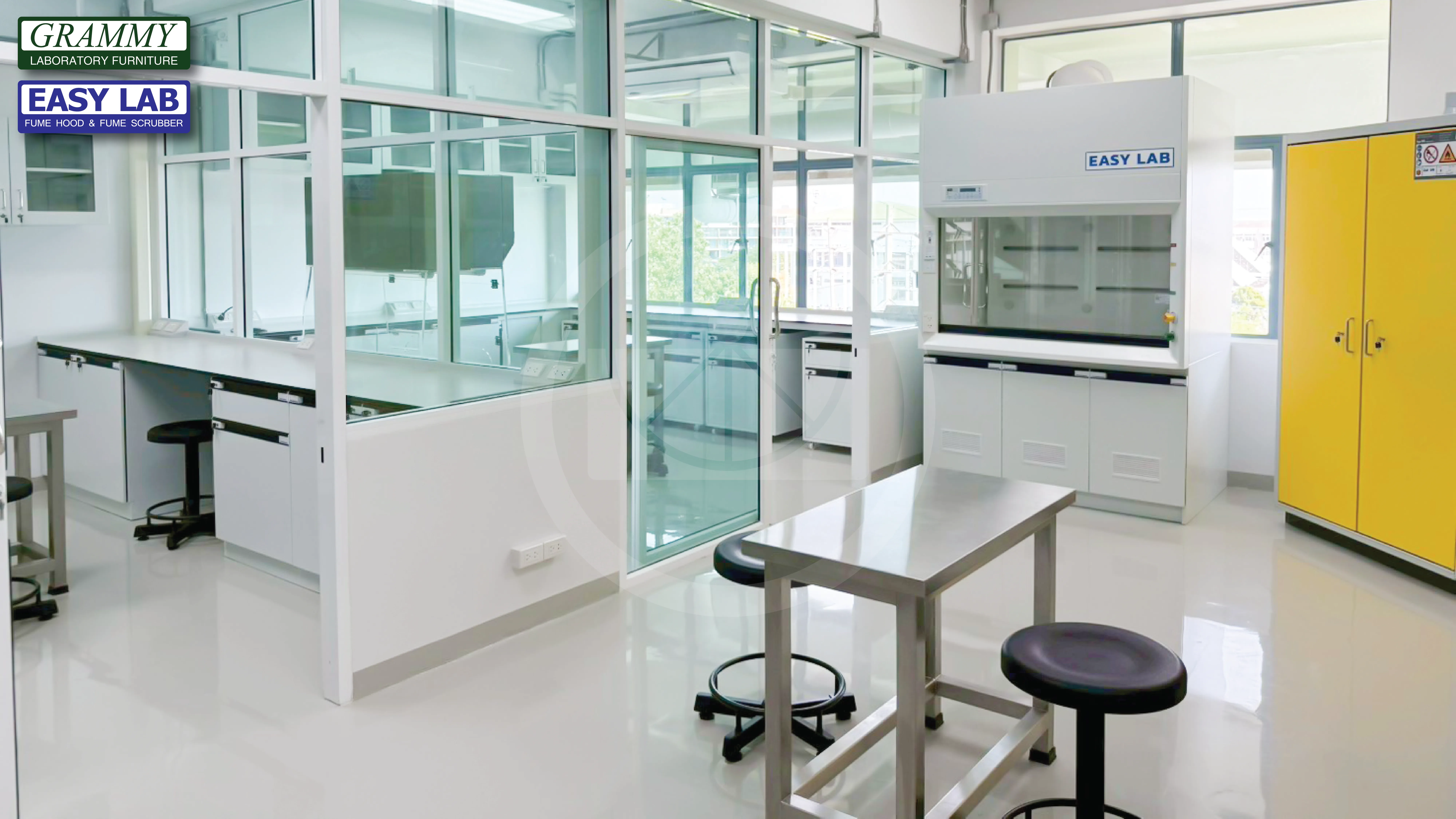 ติดตั้งโต๊ะปฏิบัติการ GRAMMY & ตู้ดูดควัน EASY LAB